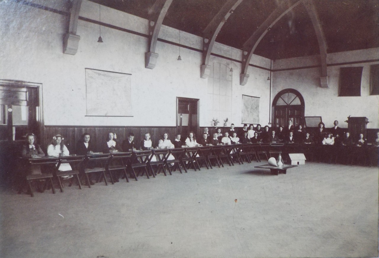 Photograph - Art class in Euclid Street School, Swindon