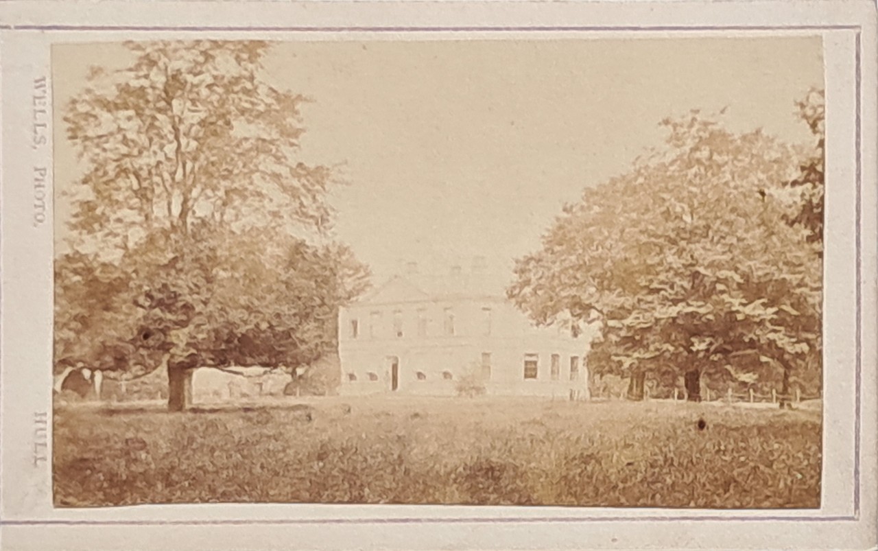 Photograph - Unidentified country house near Hull