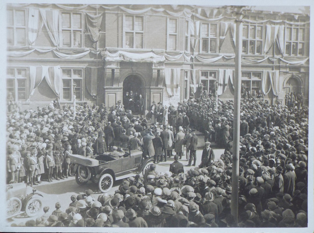 Photograph - Election Results Announcement outside Swindon Town Hall c1924