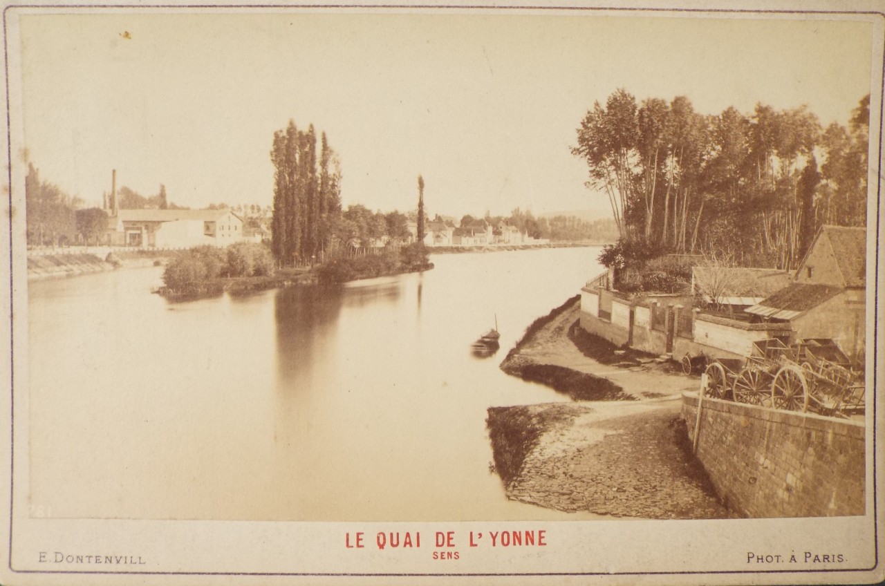 Photograph - Le Quai de l'Yonne Sens