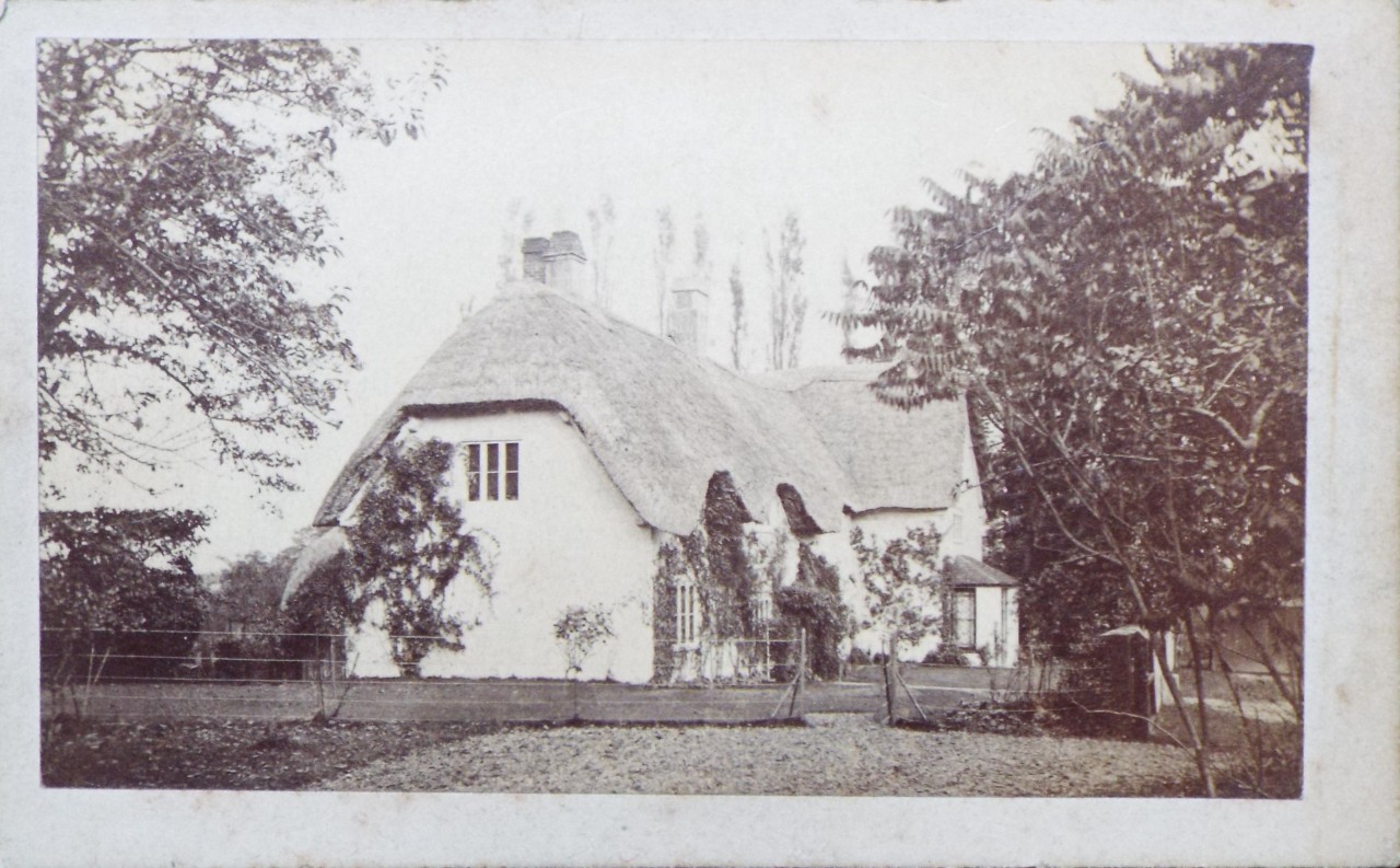 Photograph - Unidentified large thatched house near Devizes